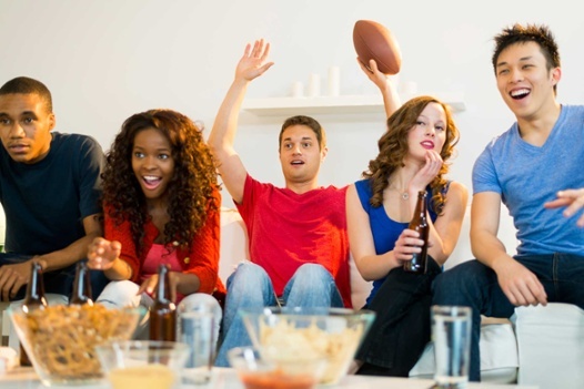 Watching_the_game.jpg Watching_the_game.jpg