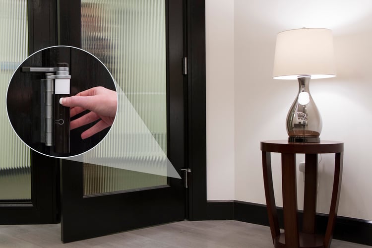 By simply opening or closing the door, the sensor wirelessly triggers scenes throughout your home