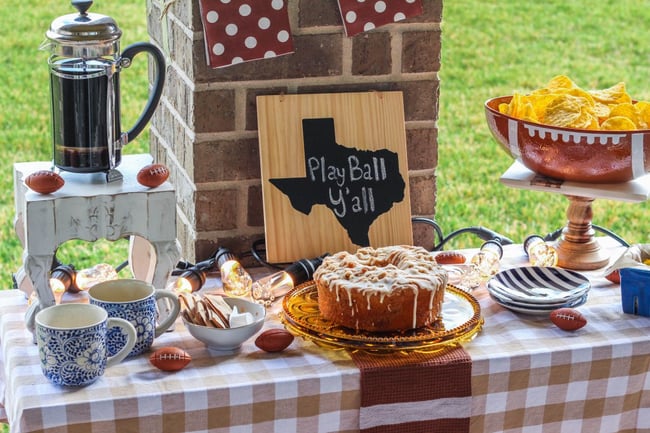 Football-Tailgating-Tablescape-with-Enbrighten-Cafe-Lights